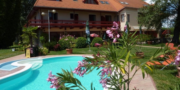 Zsanett Hotel 