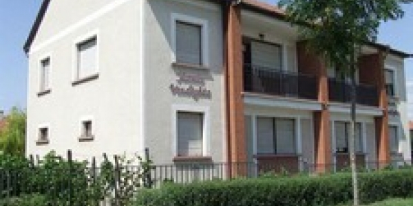 Jázmin Vendégházak és Apartmanok